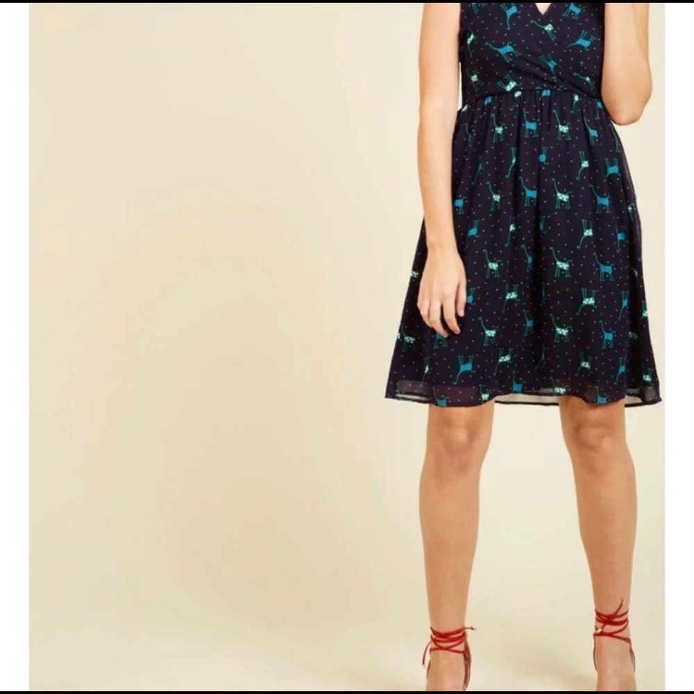 NWOT✨ ModCloth l Navy Giraffe x Polka Dot Faux Wrap Dress - Picture 2 of 11